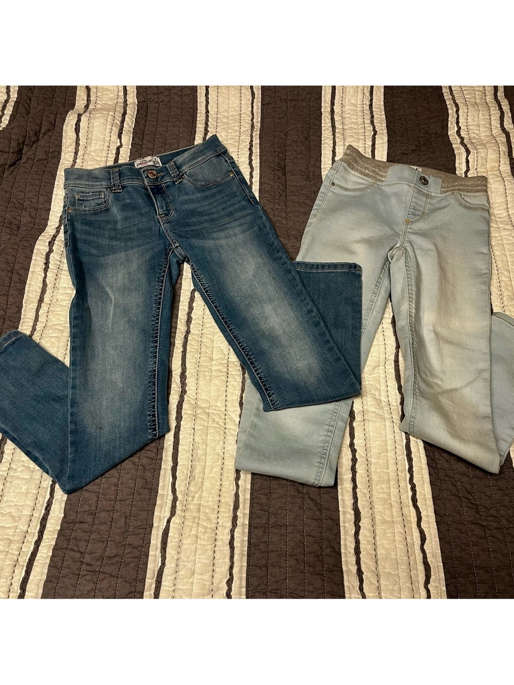 Jordache Girls 2 Pair Lot Size 8 Skinny Jeans Light & Medium Wash Glitter Waist